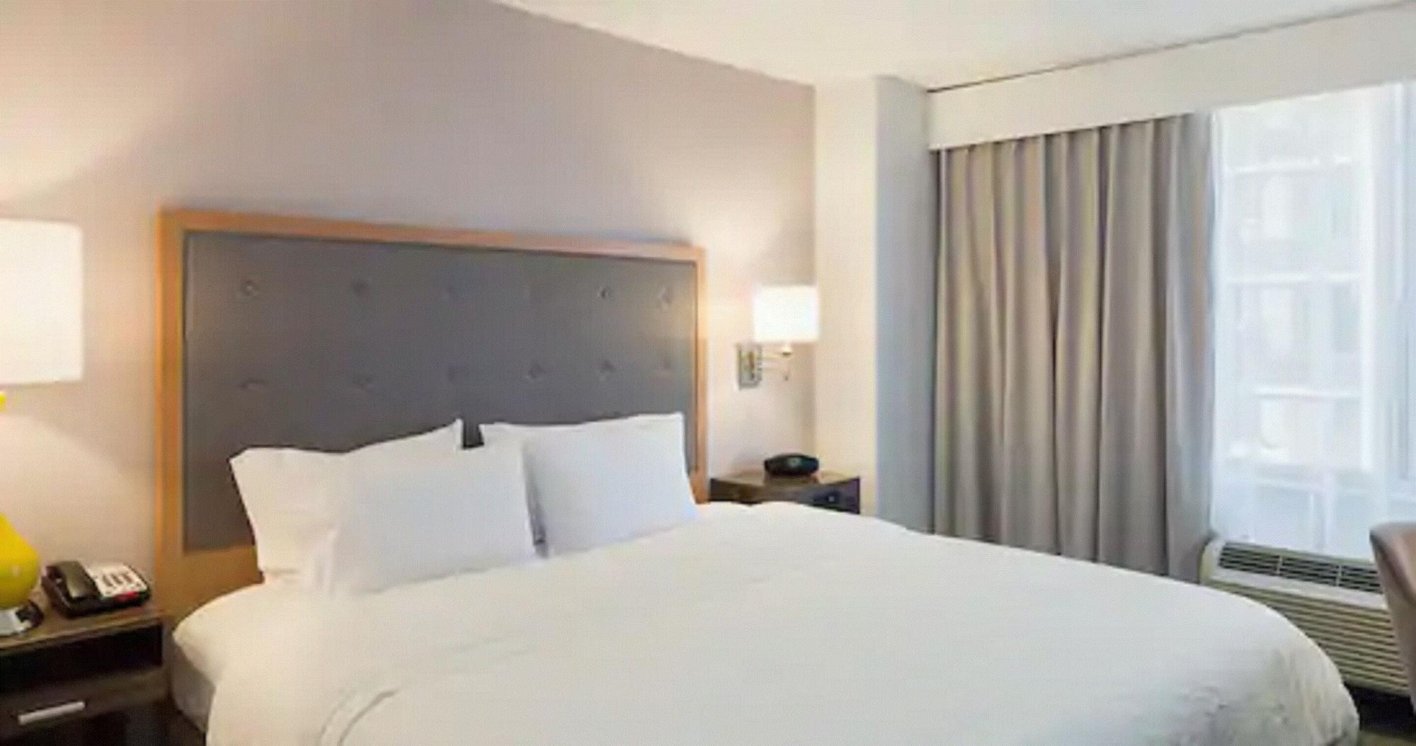 Hampton Inn Manhattan - Times Square South New York Exterior photo