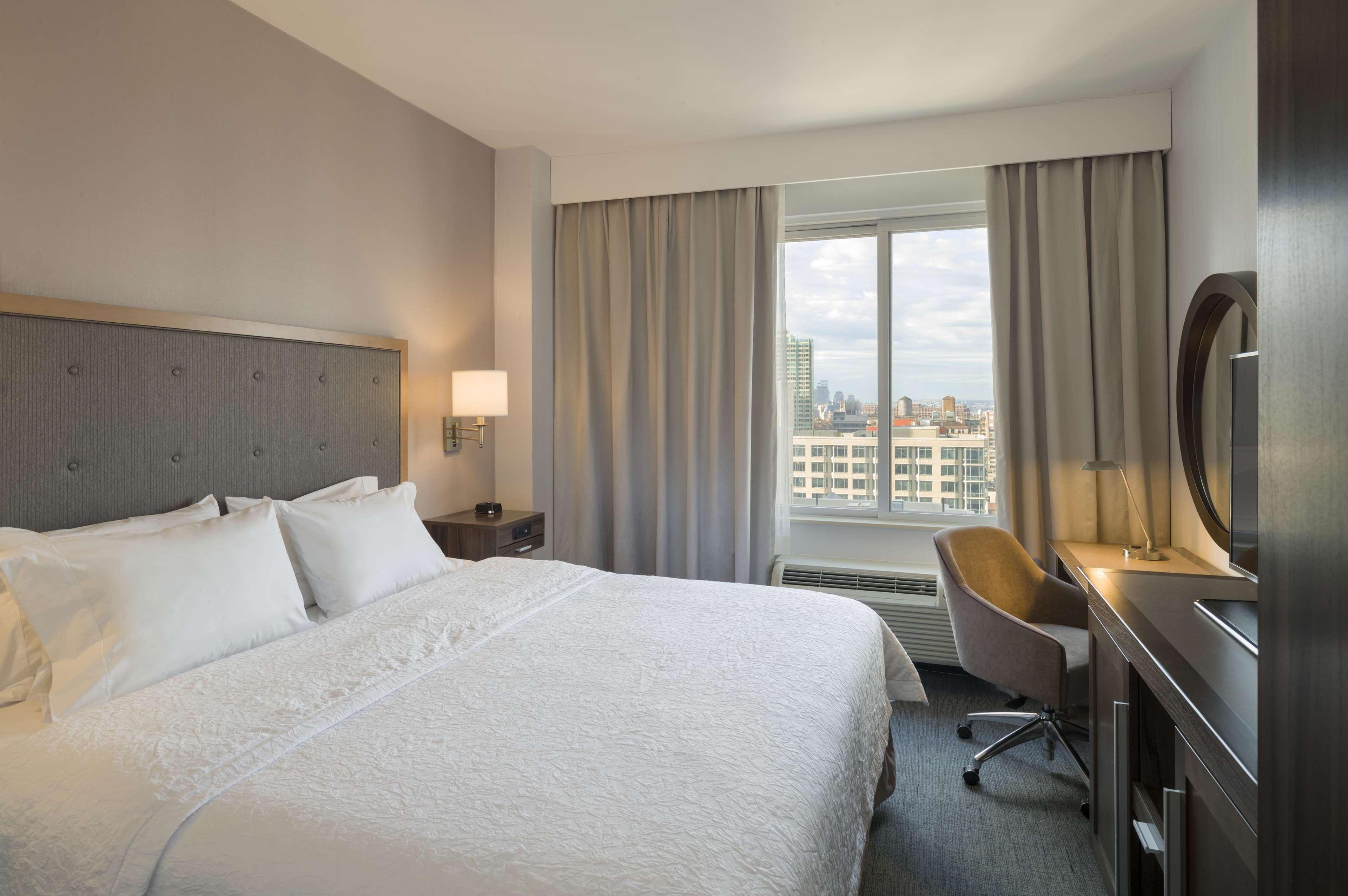 Hampton Inn Manhattan - Times Square South New York Exterior photo