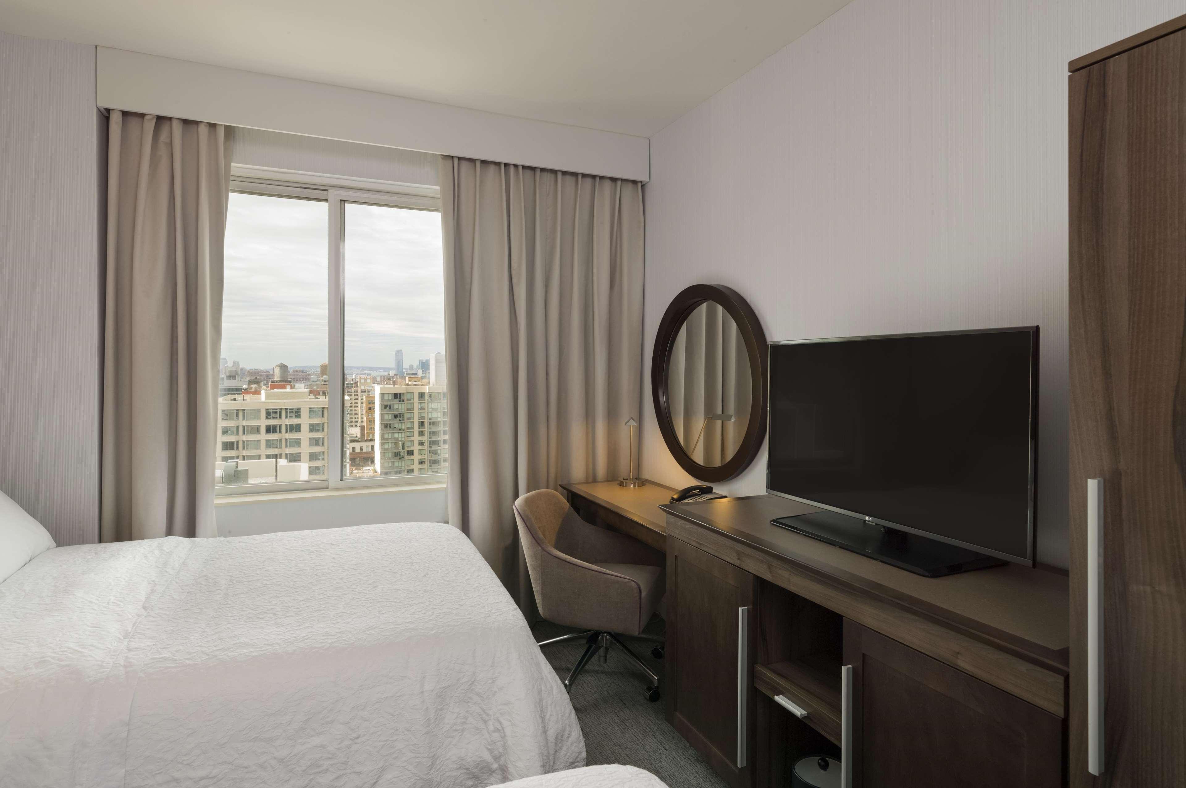 Hampton Inn Manhattan - Times Square South New York Exterior photo