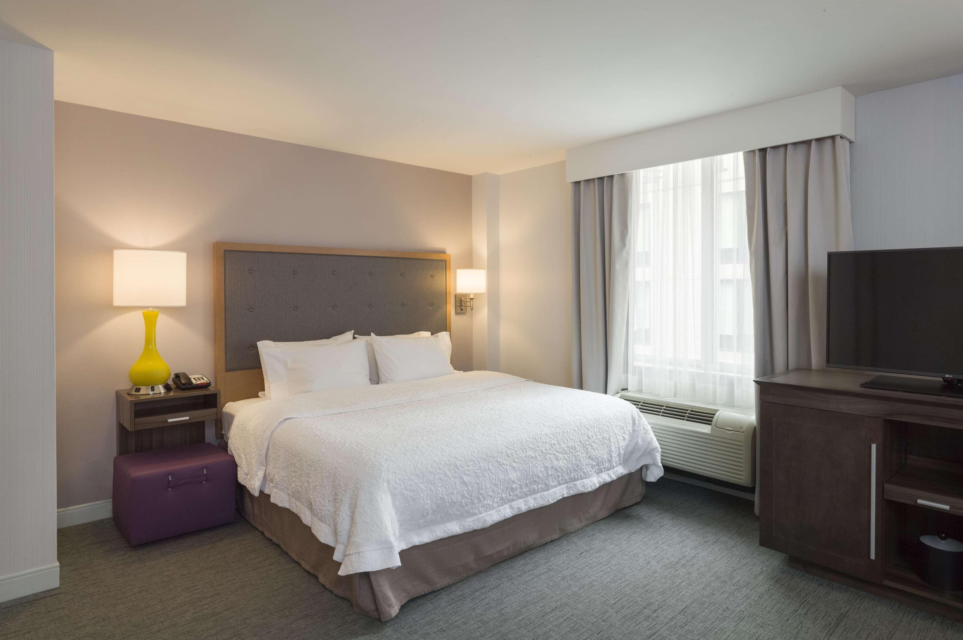 Hampton Inn Manhattan - Times Square South New York Exterior photo