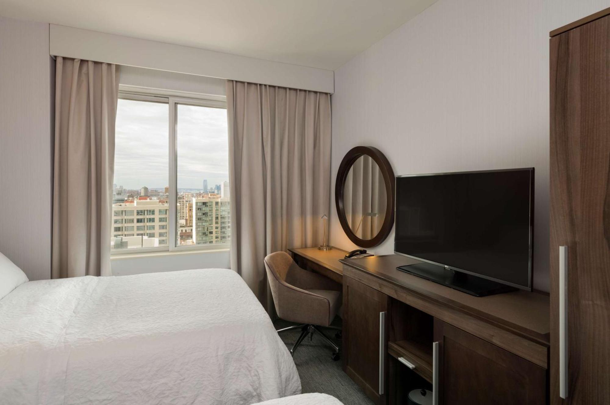 Hampton Inn Manhattan - Times Square South New York Exterior photo