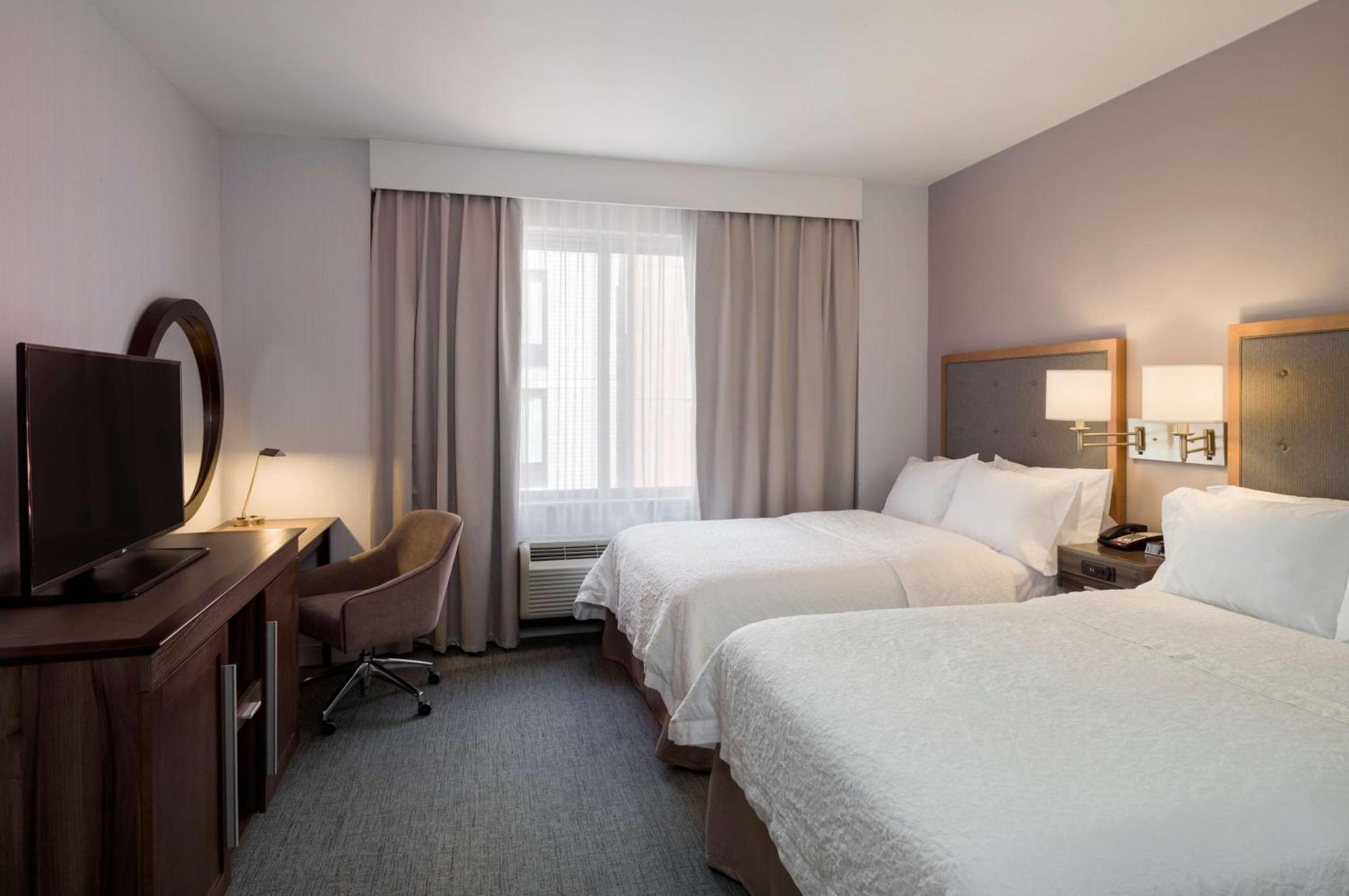 Hampton Inn Manhattan - Times Square South New York Exterior photo