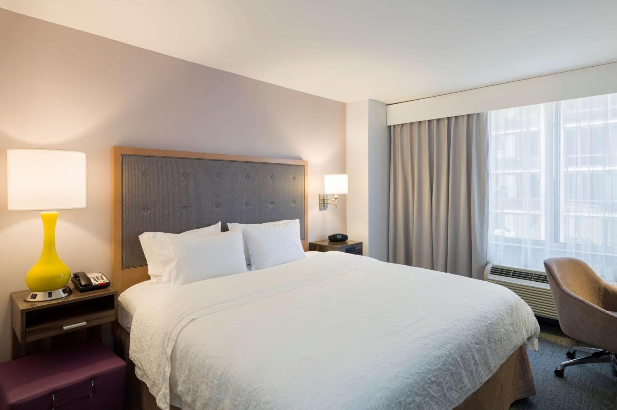Hampton Inn Manhattan - Times Square South New York Exterior photo