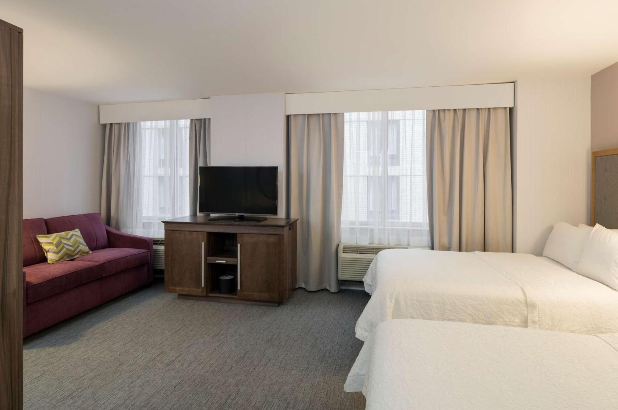 Hampton Inn Manhattan - Times Square South New York Exterior photo