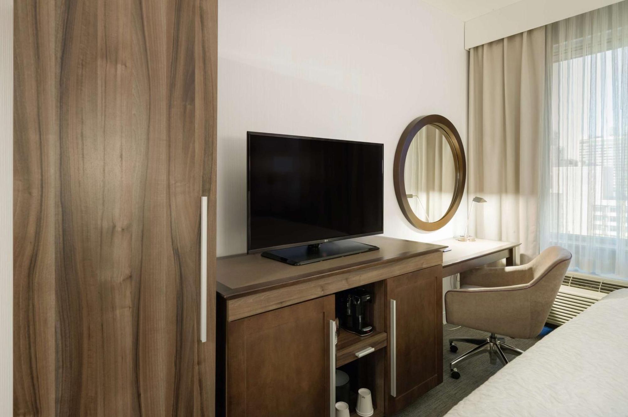 Hampton Inn Manhattan - Times Square South New York Exterior photo