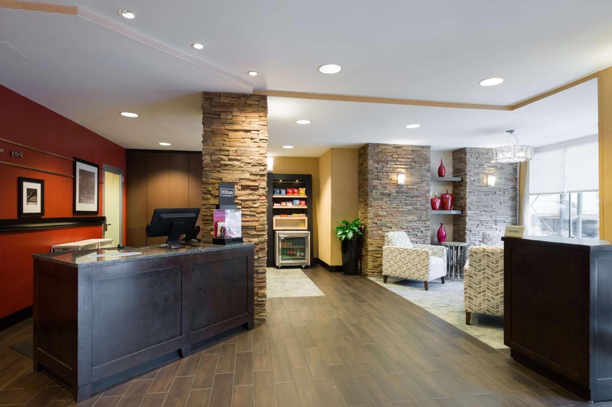 Hampton Inn Manhattan - Times Square South New York Exterior photo
