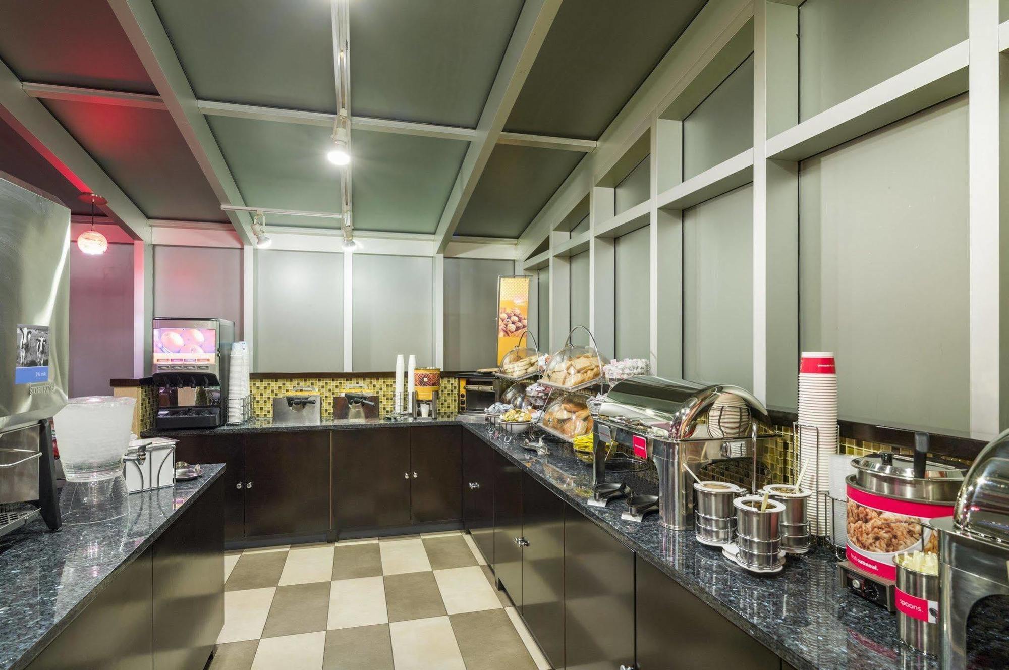 Hampton Inn Manhattan - Times Square South New York Exterior photo