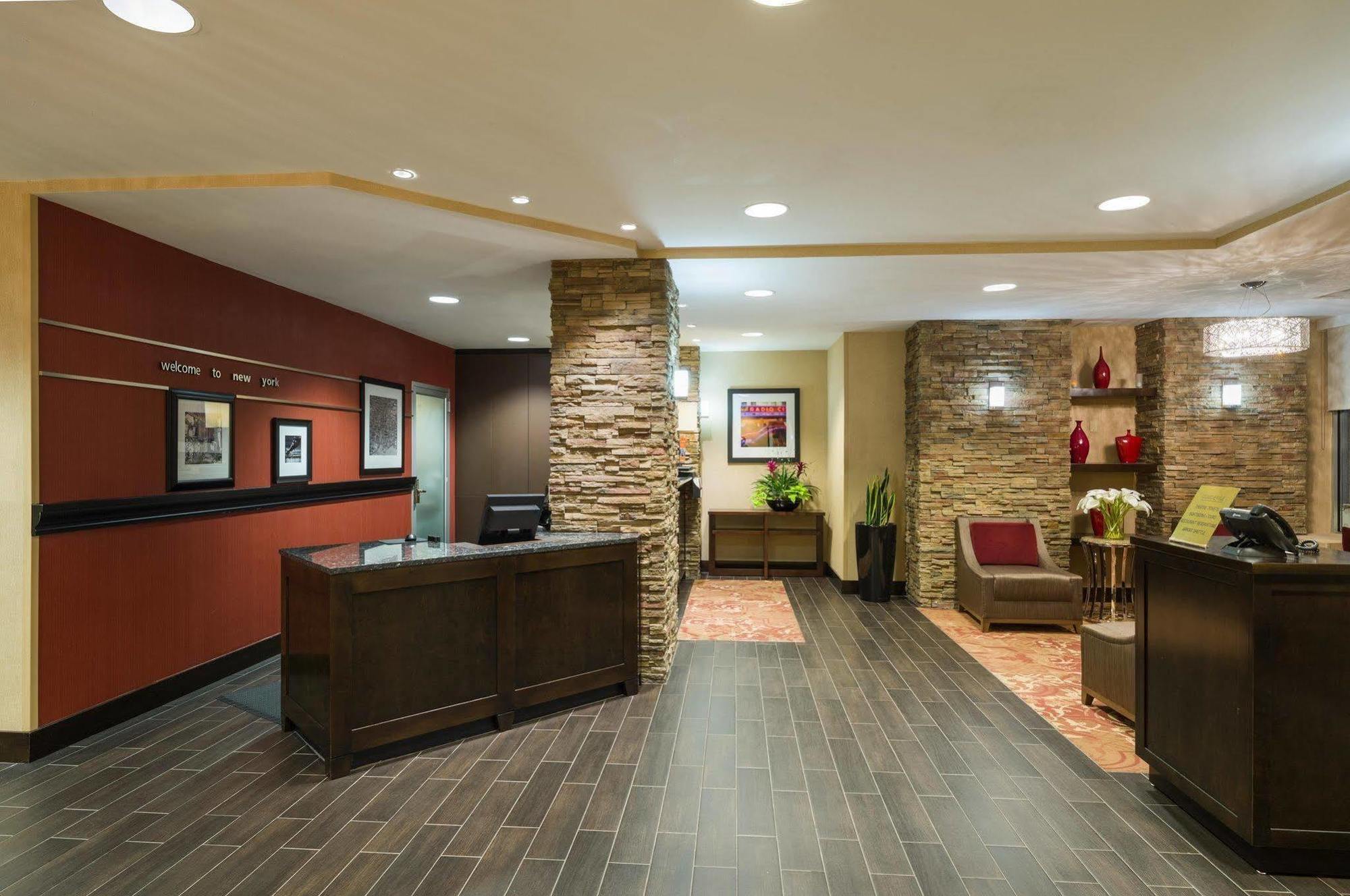 Hampton Inn Manhattan - Times Square South New York Exterior photo
