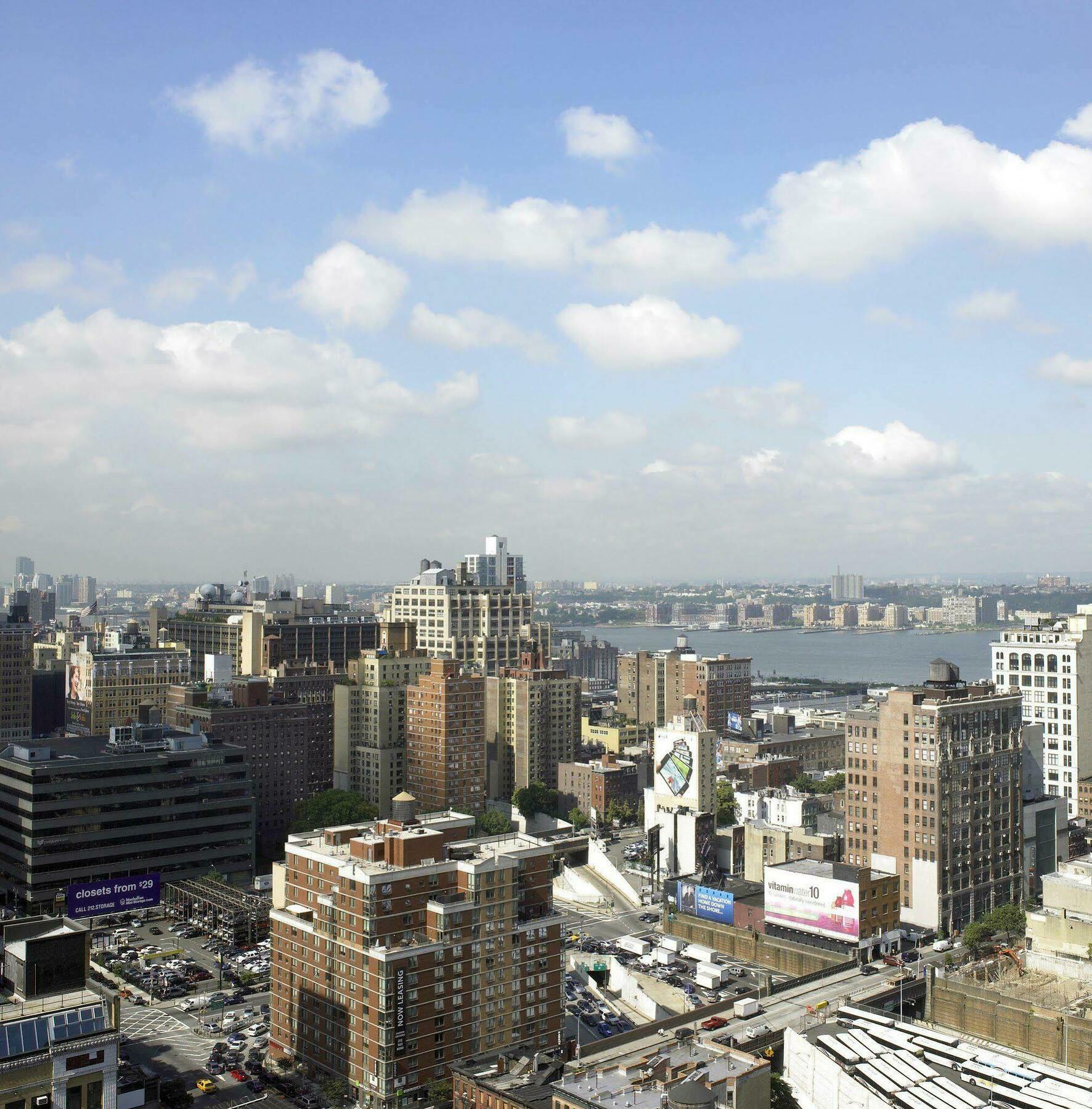Hampton Inn Manhattan - Times Square South New York Exterior photo